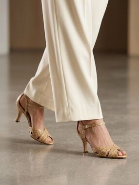 Varda Jenny B New York Designer Croc Leather Heel Sandals Size 9.5 Tan Neutral